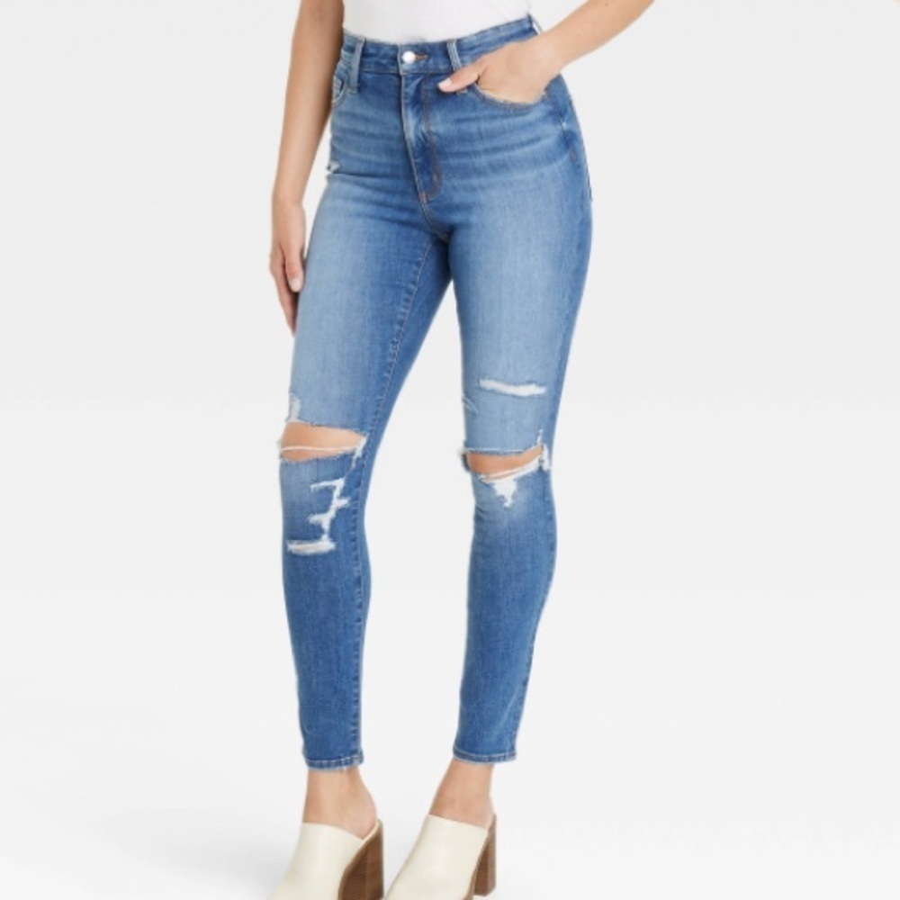 Universal  Treads High Risr Skinny Distressed Ripped Blue Jeans Size 30